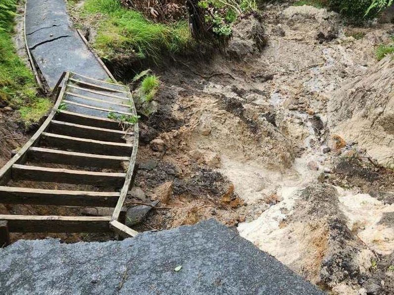 DOC concern over Cathedral Cove track breaches